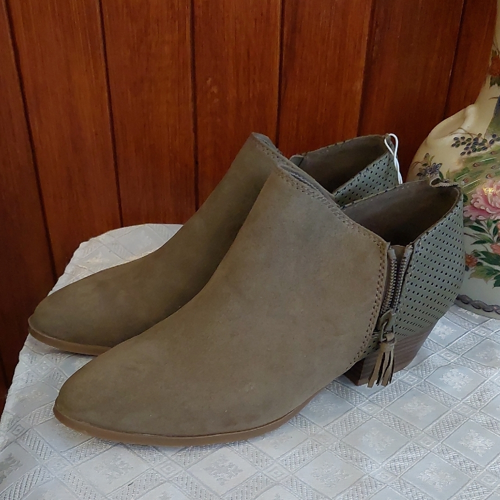 Women's Old Navy  Sage Ankle Boots Size 9 New